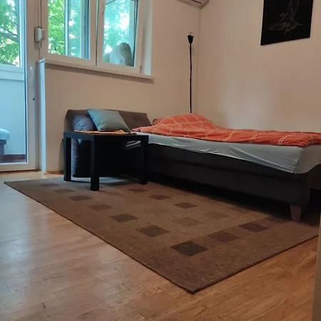Apartment Quiet Center Oasis - In The Shade Of Walnut