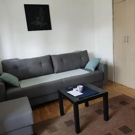 Quiet Center Oasis - In The Shade Of Walnut Apartment *